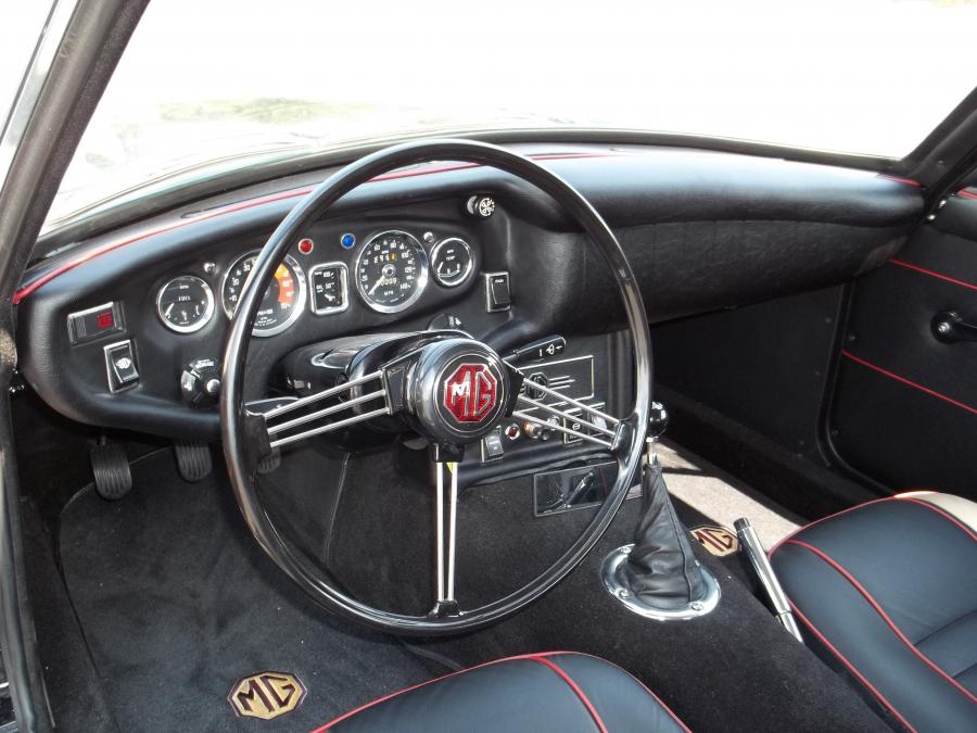  MG C GT Coupe 1969 года  (фото 12 из 22)